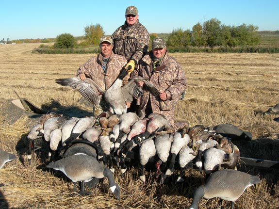Waterfowl hunting in Alberta with guided hunts from Venture North Outfitting